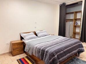 2 bedrooms, Internet - Charming 2-bedroom house with AC in Yaoundé (Yaoundé)