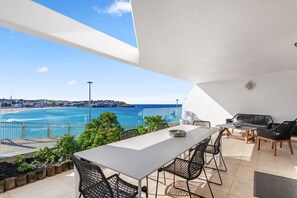 تناول الطعام بالخارج