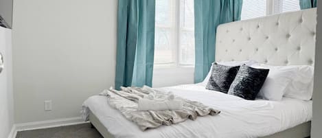 2 habitaciones, escritorio, tabla de planchar con plancha y wifi