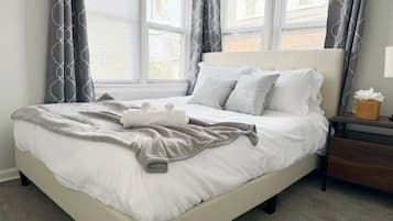 2 bedrooms, desk, iron/ironing board, WiFi