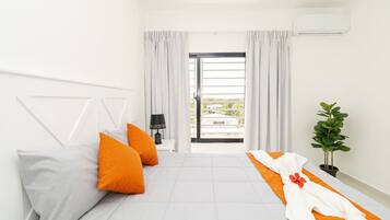 2 slaapkamers, een bureau, een strijkplank/strijkijzer, wifi