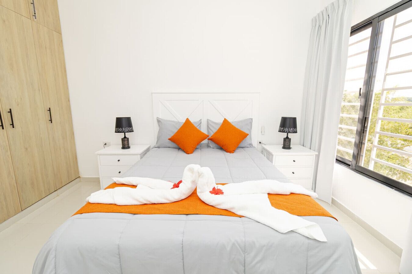 2 bedrooms, desk, iron/ironing board, WiFi (free)
