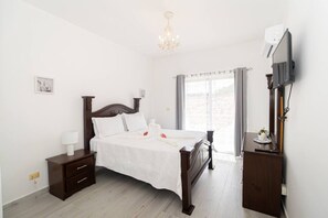 2 bedrooms, iron/ironing board, travel crib, free WiFi
