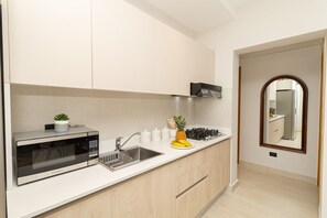 Fridge, microwave, oven, stovetop