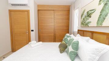 1 bedroom, desk, iron/ironing board, travel cot