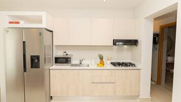 Fridge, microwave, oven, stovetop