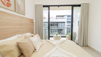 3 bedrooms, desk, iron/ironing board, travel cot