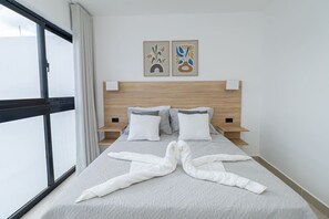 3 chambres, bureau, fer et planche à repasser, lit parapluie
