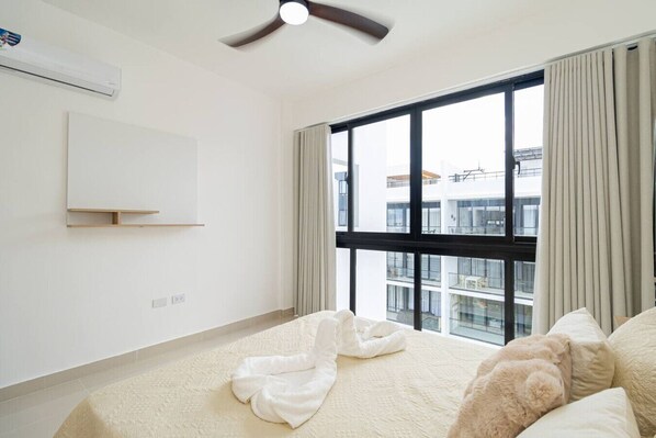 3 bedrooms, desk, iron/ironing board, travel crib