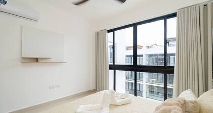 Spacious 3BD Penthouse Private Rooftop Sea Breeze