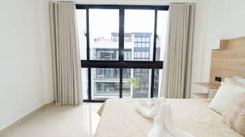 3 Schlafzimmer, Schreibtisch, Bügeleisen/Bügelbrett, Reisekinderbett
