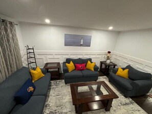 TV, fireplace - Supreme Suites (Ajax)