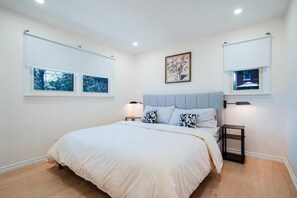 6 bedrooms, iron/ironing board, WiFi, bed sheets