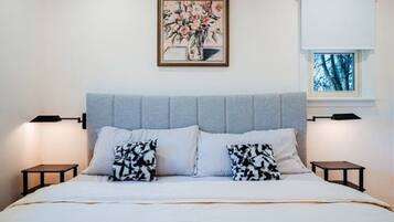 6 bedrooms, iron/ironing board, WiFi, bed sheets