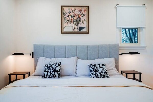 6 bedrooms, iron/ironing board, WiFi, bed sheets