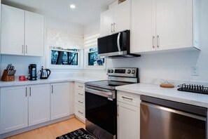 Cookware/dishes/utensils