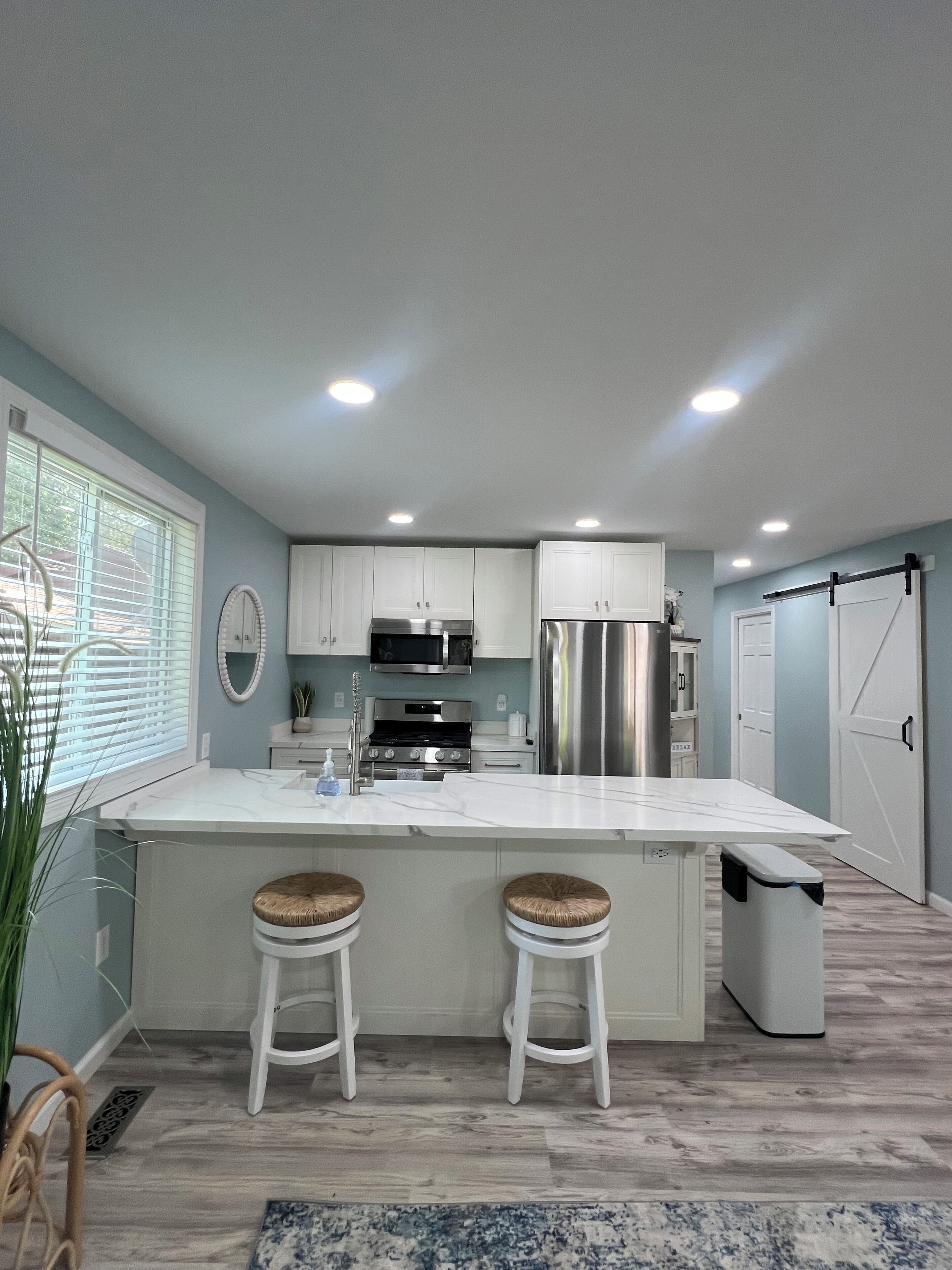 Micro-ondes, four, plaque de cuisson, lave-vaisselle