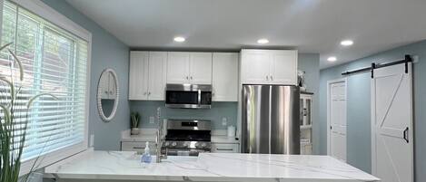 Micro-ondes, four, plaque de cuisson, lave-vaisselle