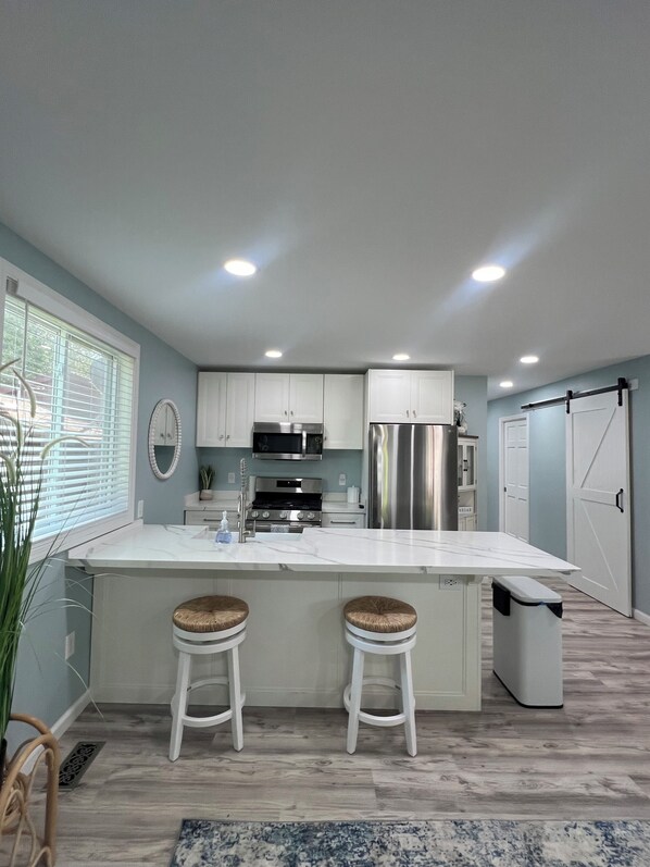 Mikrowelle, Ofen, Herdplatte, Geschirrspüler