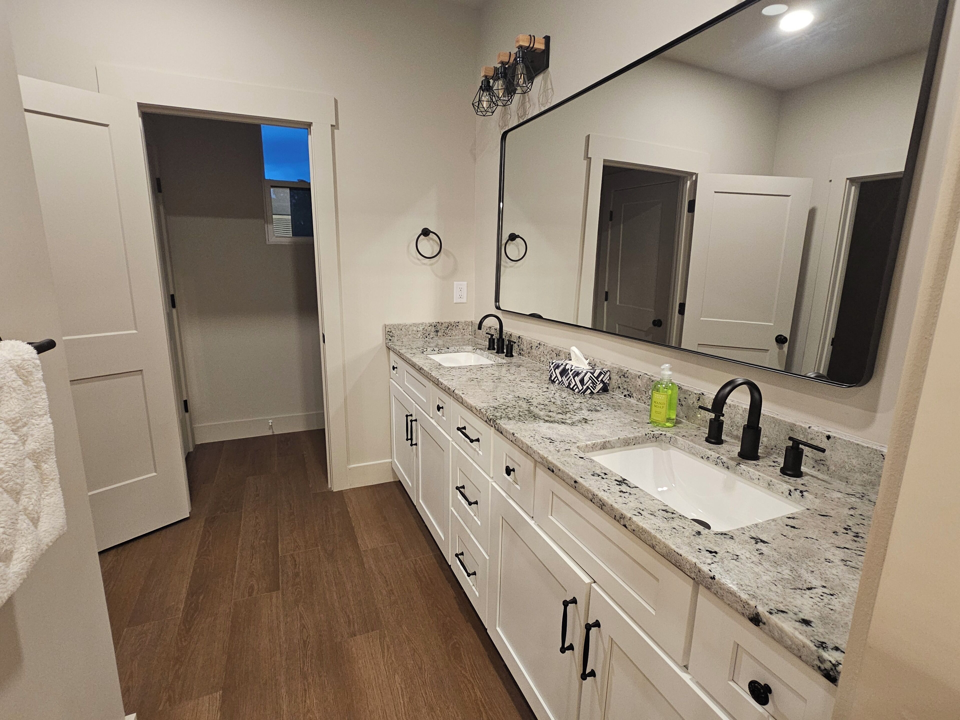 Dusche, Handtücher, Toilettenpapier