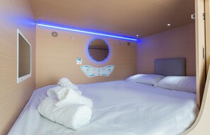 Double Capsule | Laptop workspace, free WiFi