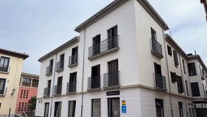 Front of property - Urban Cube Hostel Granada (Granada)