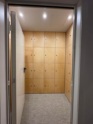 Lockers - Urban Cube Hostel Granada (Granada)