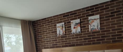 1 habitación, tabla de planchar con plancha, wifi y ropa de cama