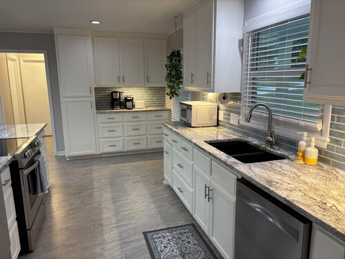 Peaceful Tulsa Retreat - 3BR Home on 1 Acre Near Expo & Downtown