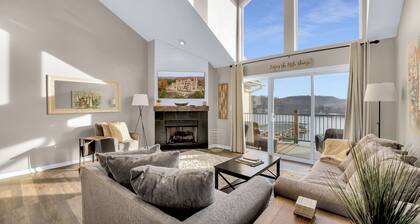 Newly remodeled 4BDR/3BA modern condo with 12x28 BOAT SLIP