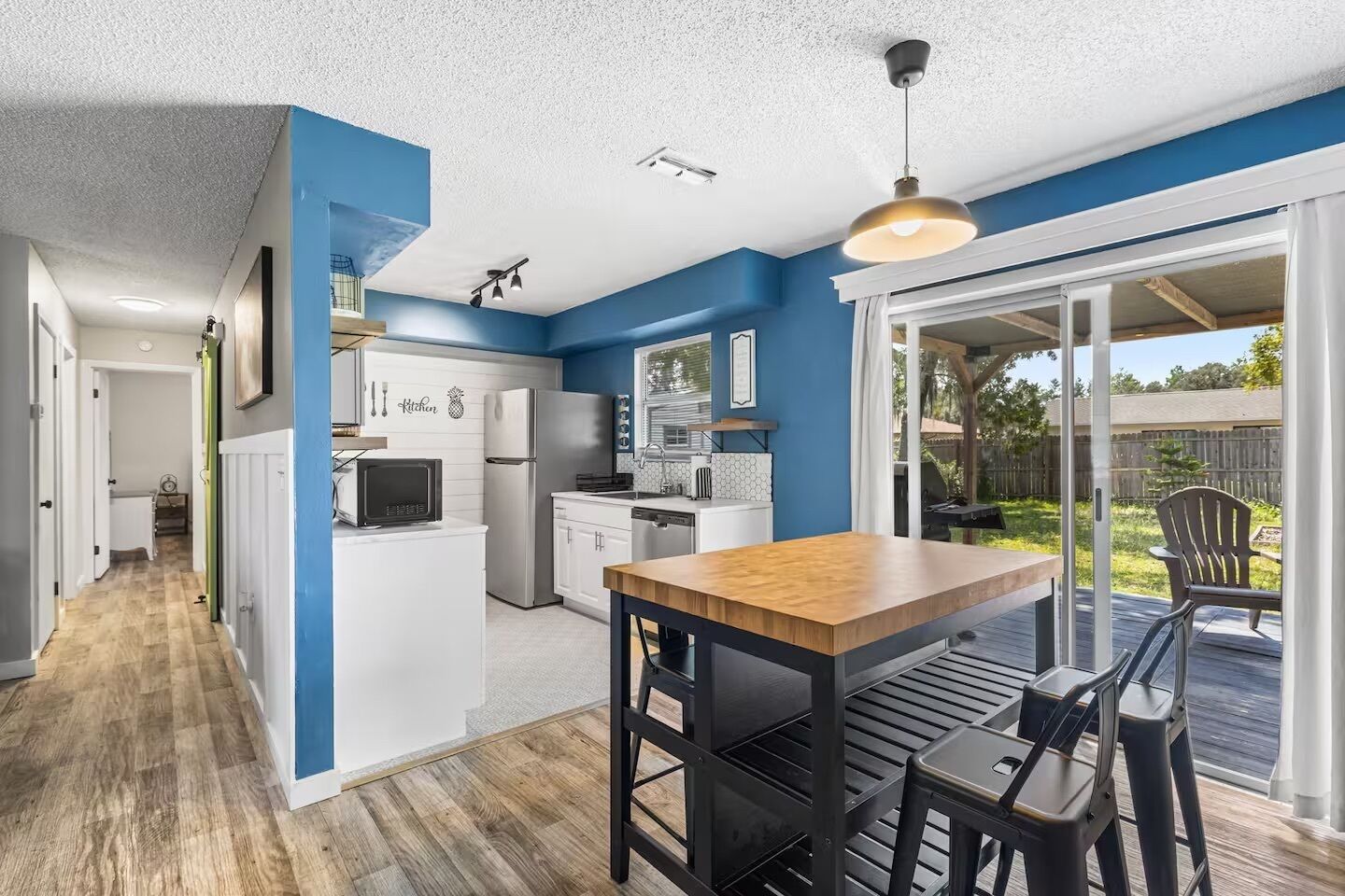 Microondas, horno, parrilla de estufa y lavavajillas 