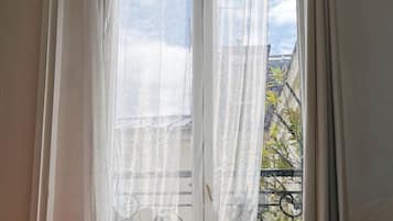 1 bedroom, internet, bed sheets