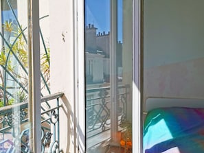 1 bedroom, internet, bed sheets