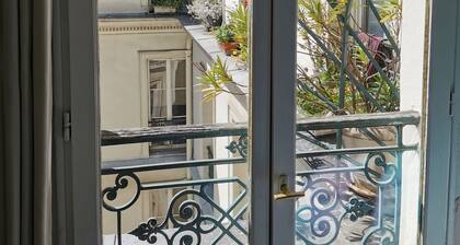Charming Flat Near Notre-Dame & Metro / Elevator