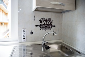 Microwave, oven, coffee/tea maker, cookware/dishes/utensils