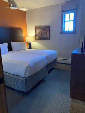 3 bedrooms, iron/ironing board, WiFi, bed sheets - Fabulous 3-bedroom/ 3 Bathroom condo with fitness room in Breckenridge, Colorado (Breckenridge)