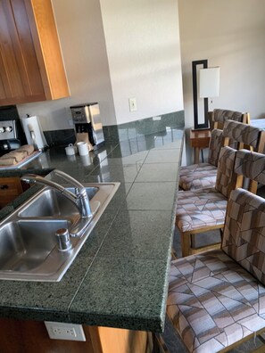 Mikroaaltouuni, uuni, liesi, astianpesukone