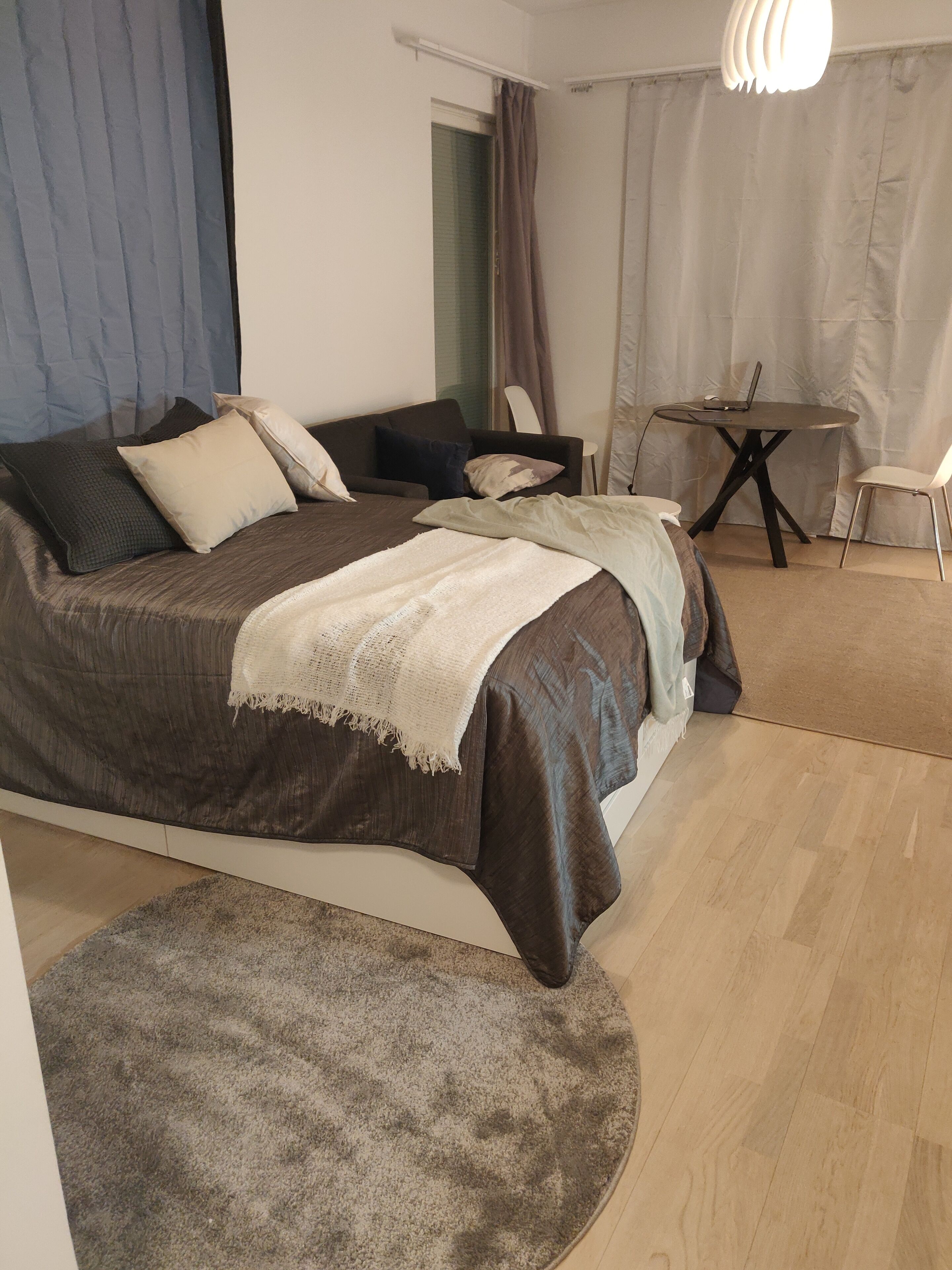 1 soverom, strykejern/-brett, internettilgang og sengetøy