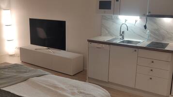 1 bedroom, iron/ironing board, internet, bed sheets