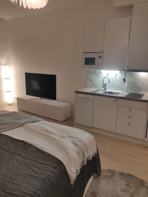 1 bedroom, iron/ironing board, internet, bed sheets
