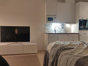 1 makuuhuone, silitysrauta/-lauta, internet, vuodevaatteet