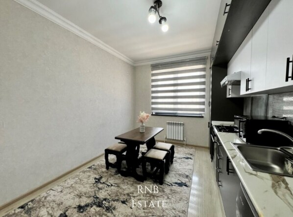 Griddle, dining tables