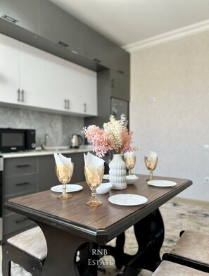 Griddle, dining tables