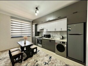 Griddle, dining tables