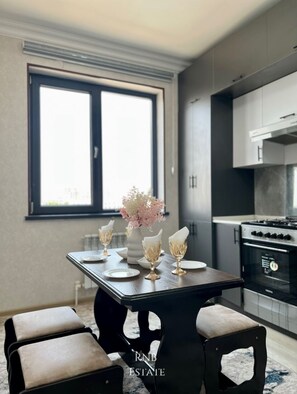 Griddle, dining tables - Chaqar 45 (Tashkent)