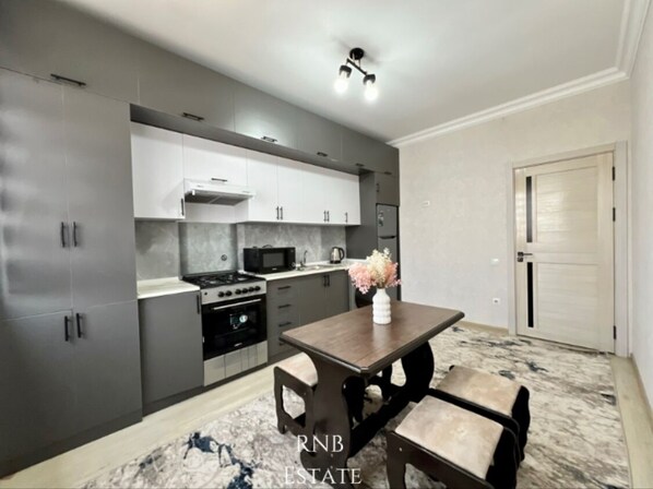 Griddle, dining tables