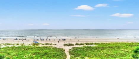 På stranden