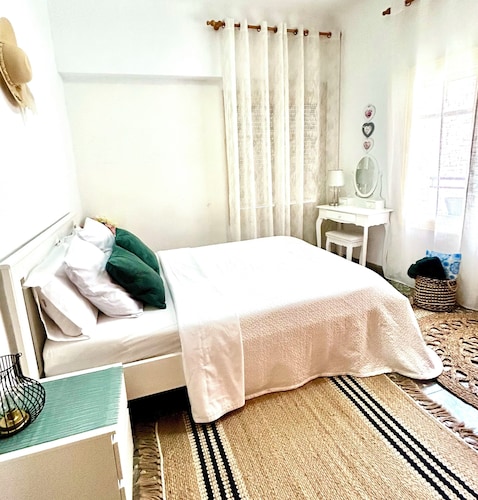 Very centrally located apartment, close to everything, beach, port, restaurants, stores, etc.