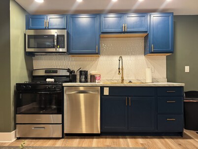 Chandler D - KING 1BD/1BA Apt near Downtown