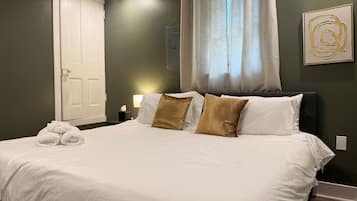 1 bedroom, desk, iron/ironing board, WiFi